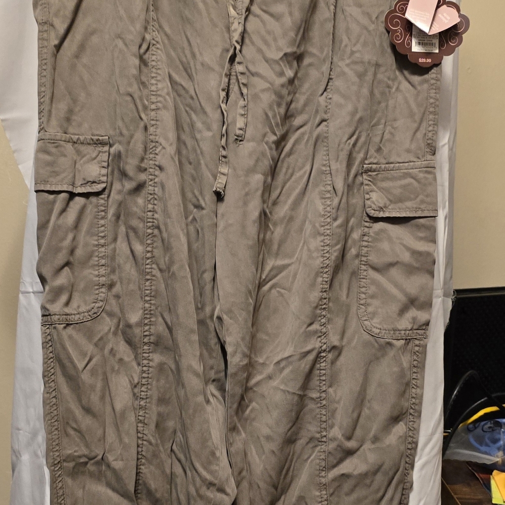 Knox Rose size L olive green crinkle cargo pants
